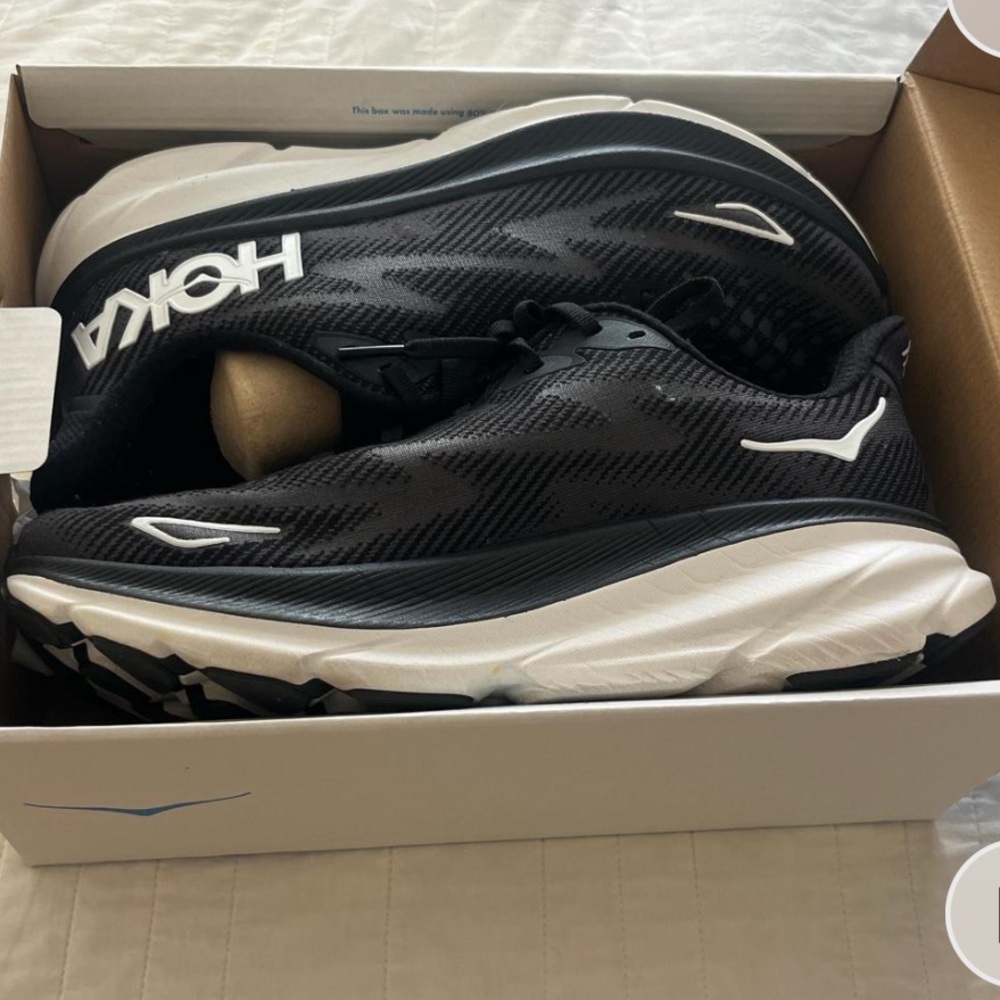 hoka clifton 9, only worn once, brand new with box